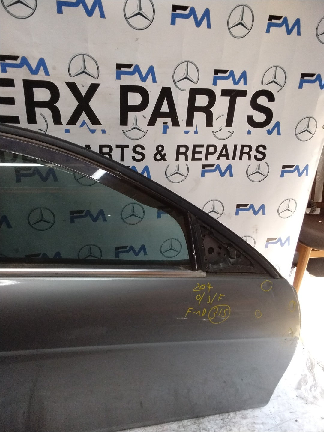 MERCEDES BENZ C-CLASS W204 DRIVER FRONT DOOR OSF GREY 2007-2014 COMPLETE FMD315