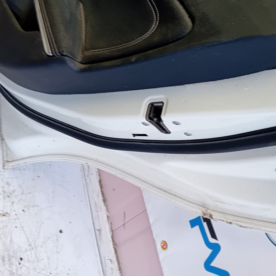 MERCEDES BENZ B-CLASS W246 DRIVER REAR DOOR OSR WHITE 2012-19  COMPLETE FMD203