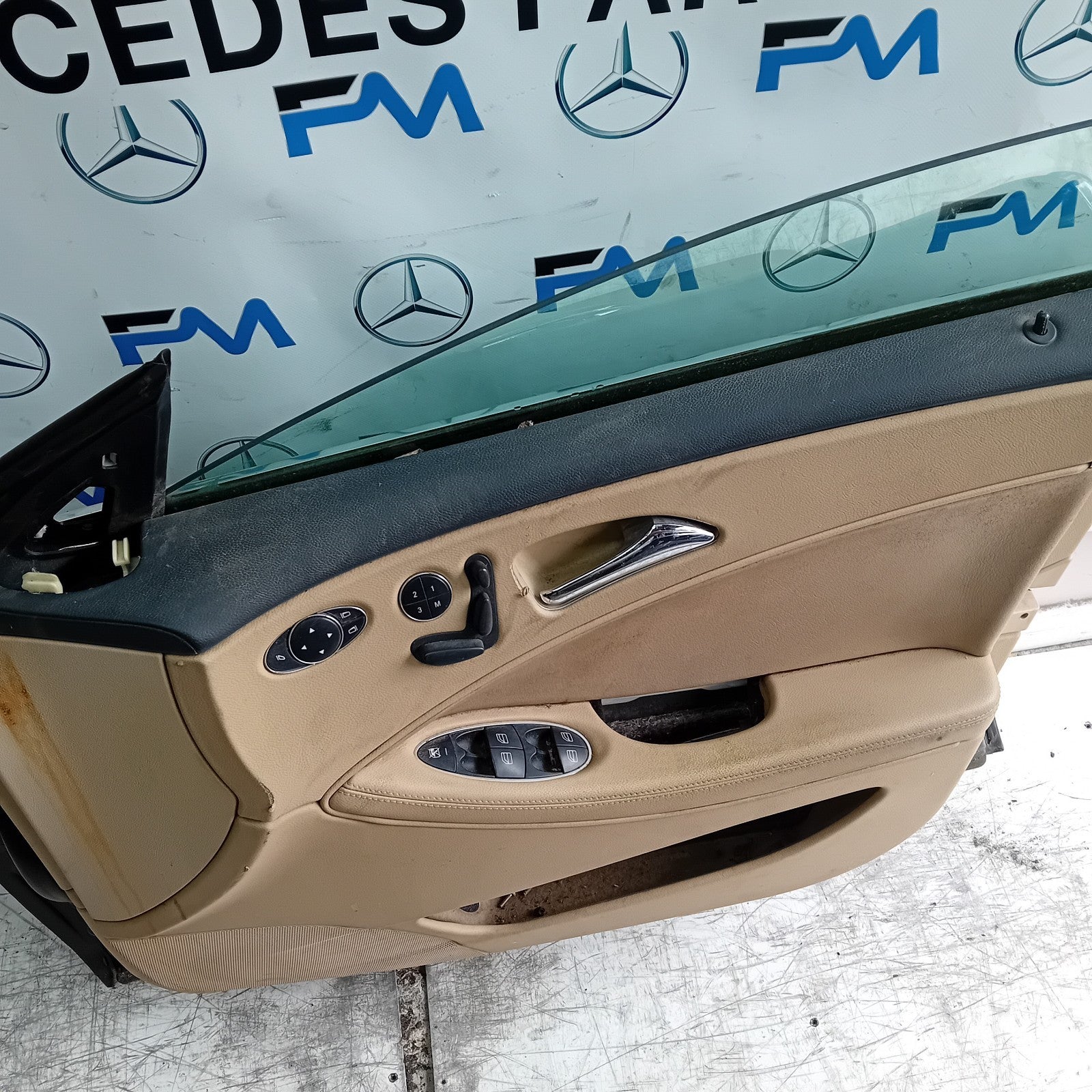 MERCEDES BENZ CLS W219 CP DRIVER FRONT DOOR OSF BLACK 2005-10  COMPLETE FMD372