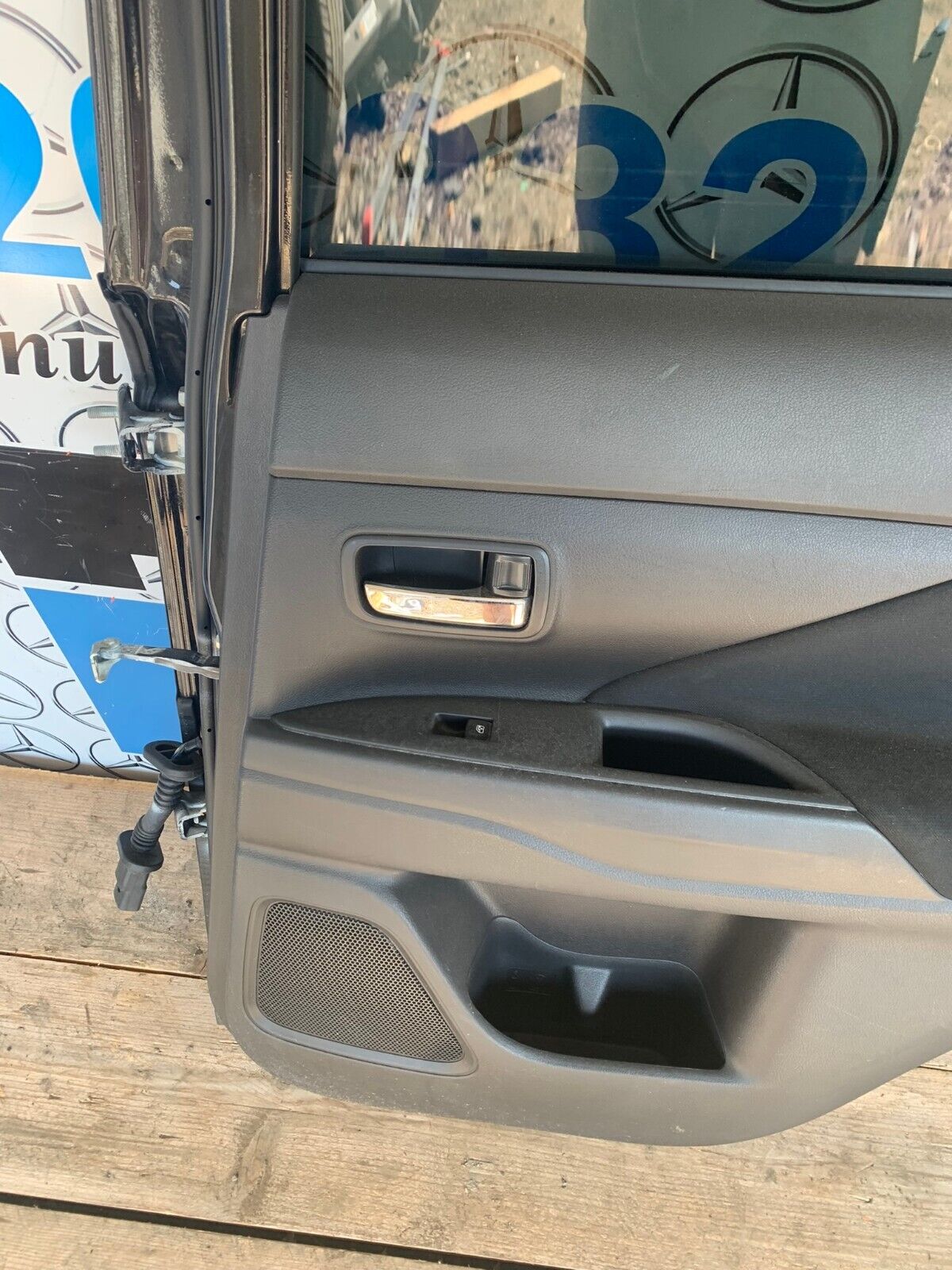 Mitsubishi outlander mk3 2017 right off side rear door complete in black x42
