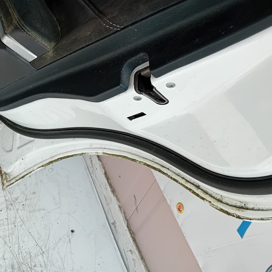 MERCEDES BENZ E-CLASS W212 DRIVER REAR DOOR OSR WHITE 2009-16 COMPLETE FMD215
