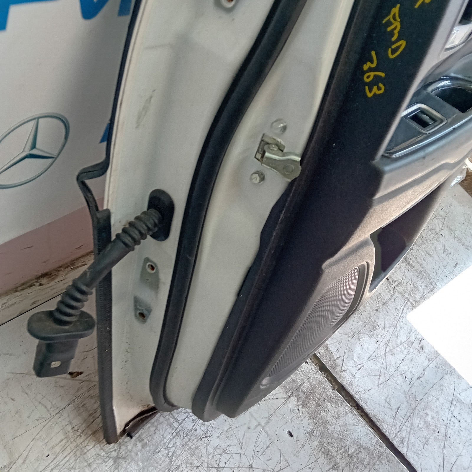 MITSUBISHI OUTLANDER MK3 DRIVER REAR DOOR OSR 2013 WHITE COMPLETE FMD363