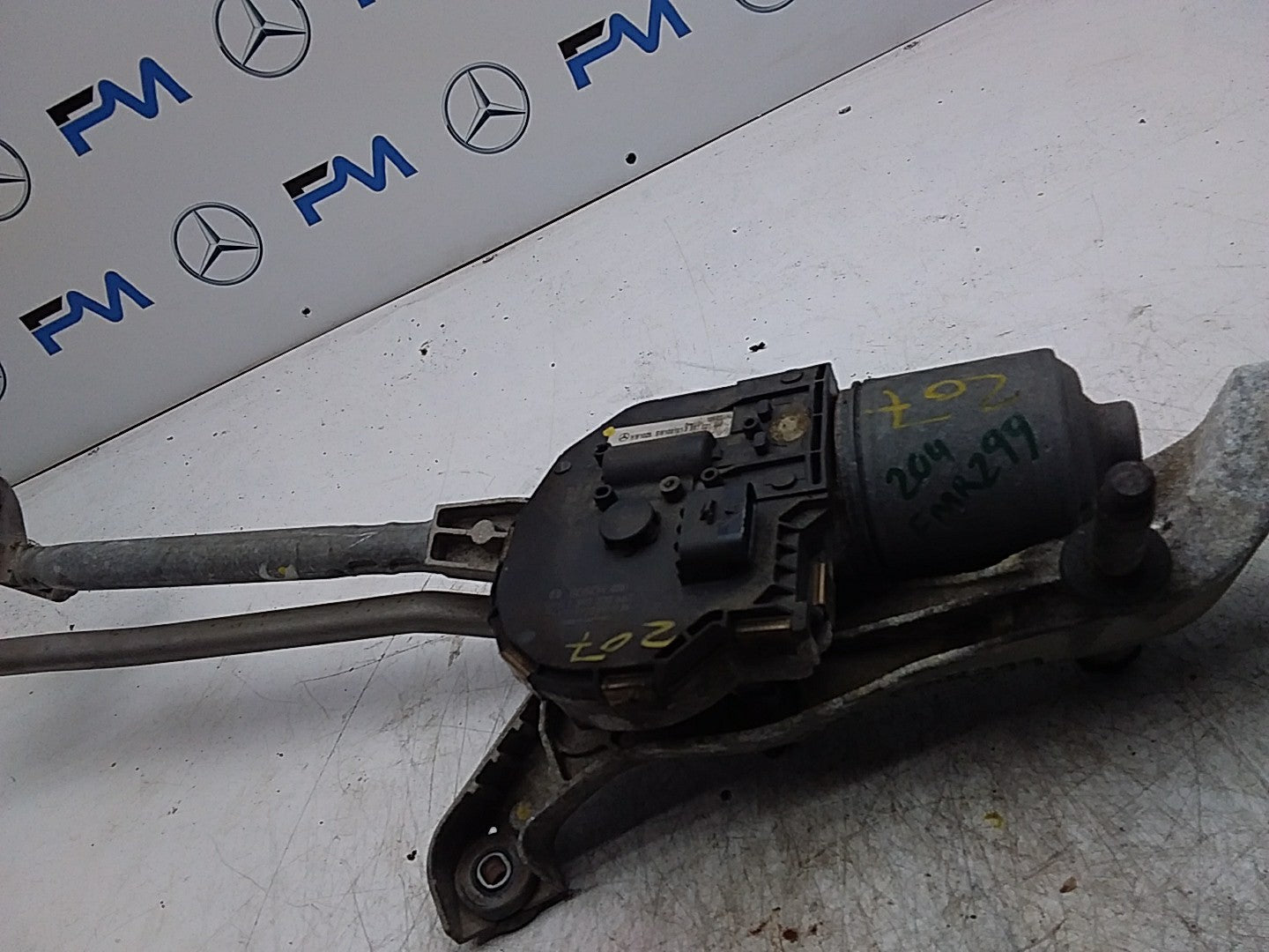 MERCEDES C-CLS W204 WIND SCREEN WIPER LINKAGE AND MOTOR A2048201140 FMR299