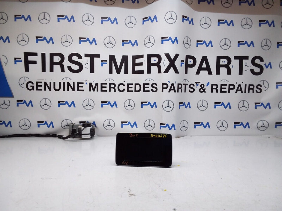 MERCEDES C-CLASS W205 2016 SAT NAV MULTIMEDIA SCREEN A2059004113 FM00676