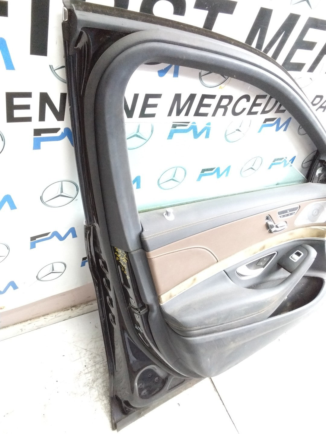 MERCEDES S-CLASS W222 SLN PASSENGER FRONT DOOR NSF BLACK 2014 ON COMPLETE FMD328