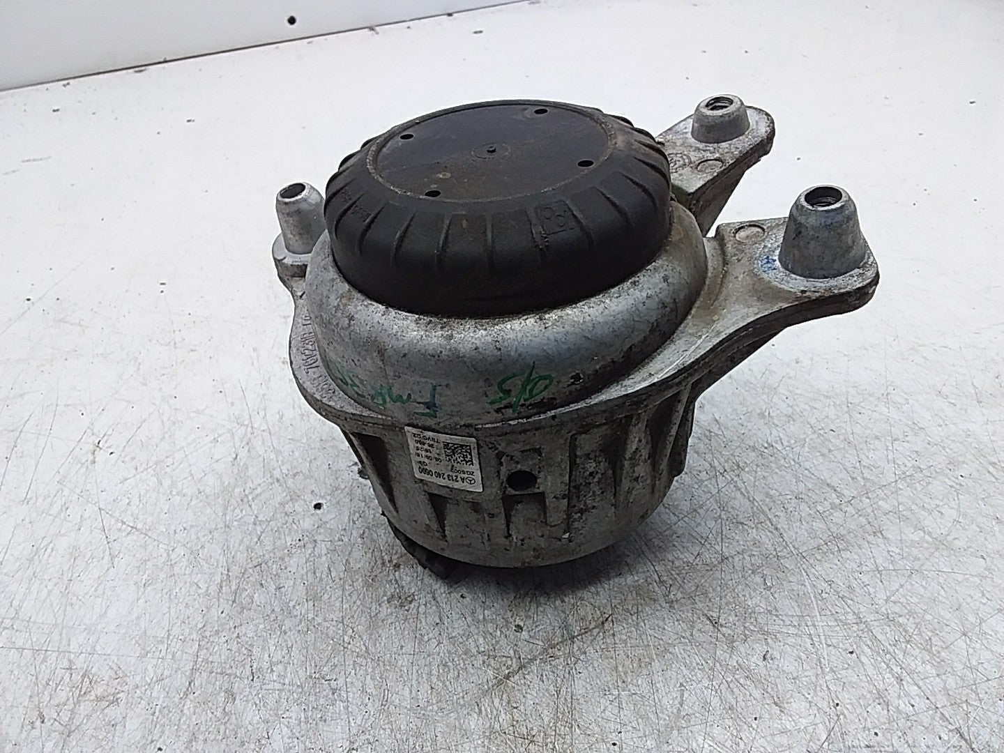 MERCEDES BENZ  E-CLASS  W213  ENGINE MOUNT RIGHT OS A2132400600 FMR357