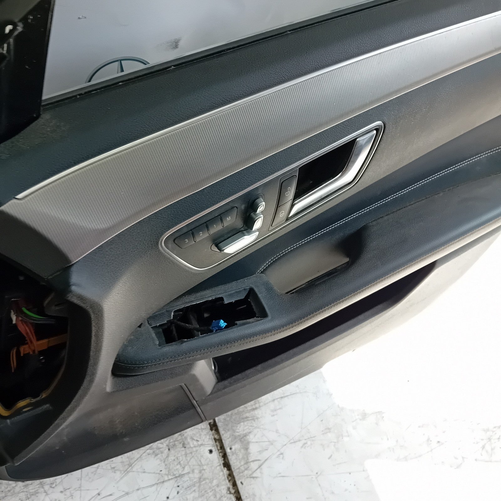 MERCEDES BENZ E-CLASS W212 DRIVER FRONT DOOR OSF BLACK 2009-16 COMPLETE FMD226