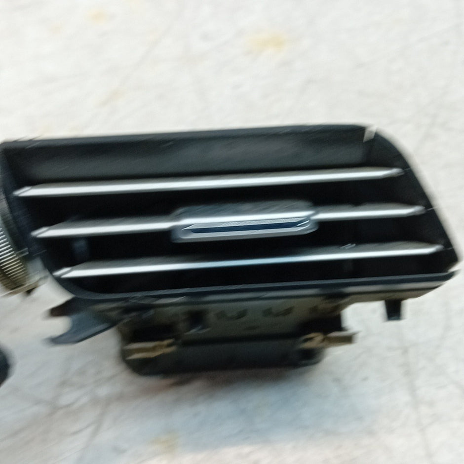 MERCEDES BENZ  E-CLASS W212 DASHBOARD  AIR VENT 2016 A21268303354 FM001546