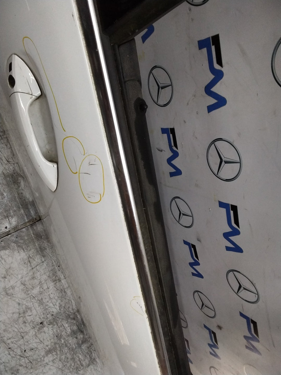 MERCEDES C-CLASS W204 SLN DRIVER FRONT DOOR OSF WHITE 2008-14 COMPLETE FMD544