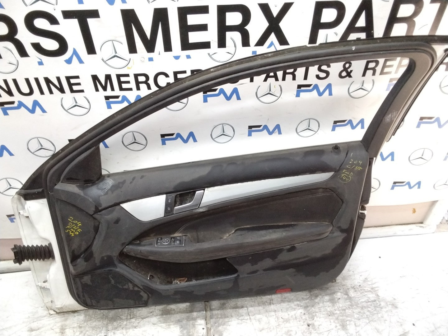 MERCEDES C-CLASS W204 SLN DRIVER FRONT DOOR OSF WHITE 2008-14 COMPLETE FMD544