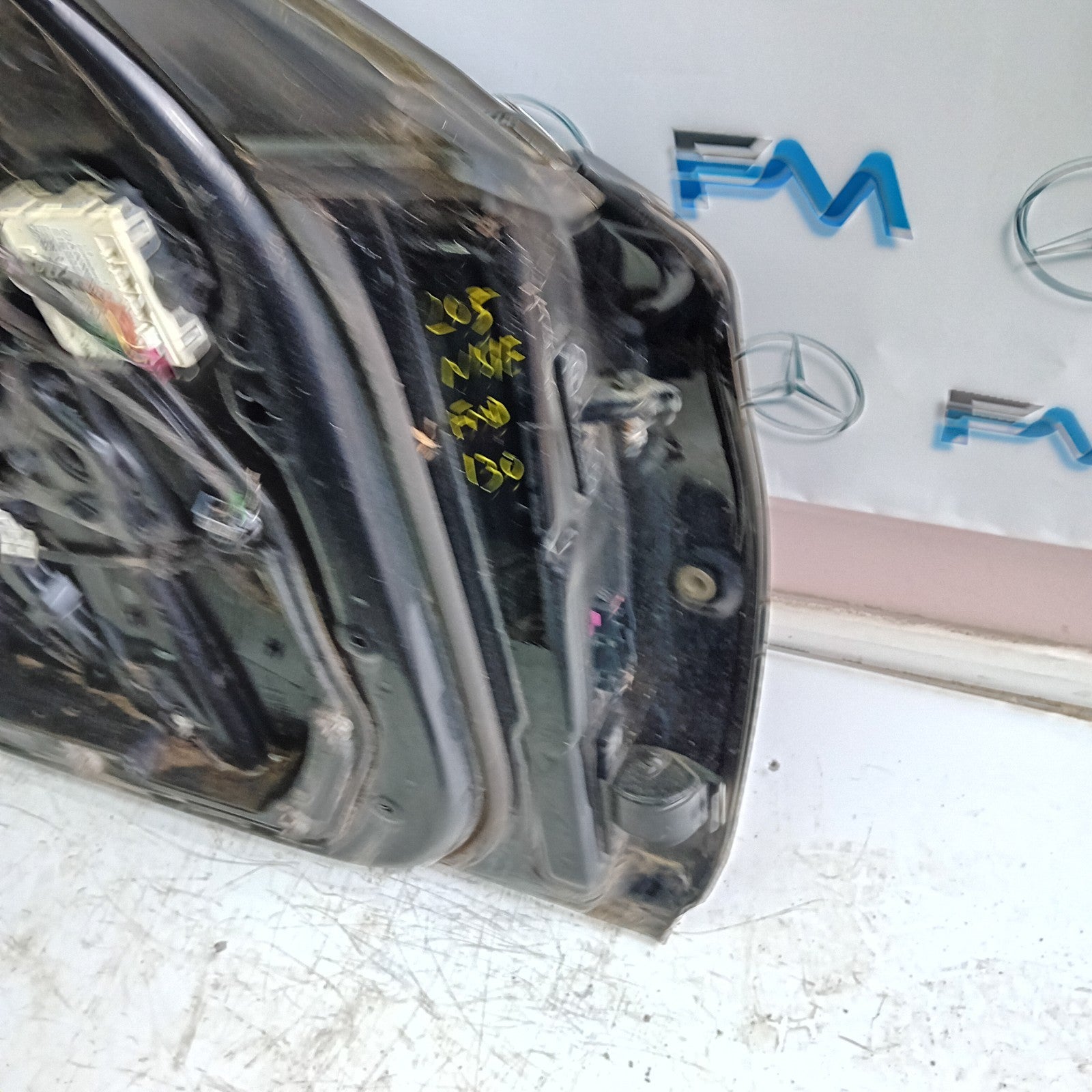 MERCEDES BENZ C-CLASS W205 PASSENGER SIDE FRONT DOOR N/S/F  BLACK FMD130