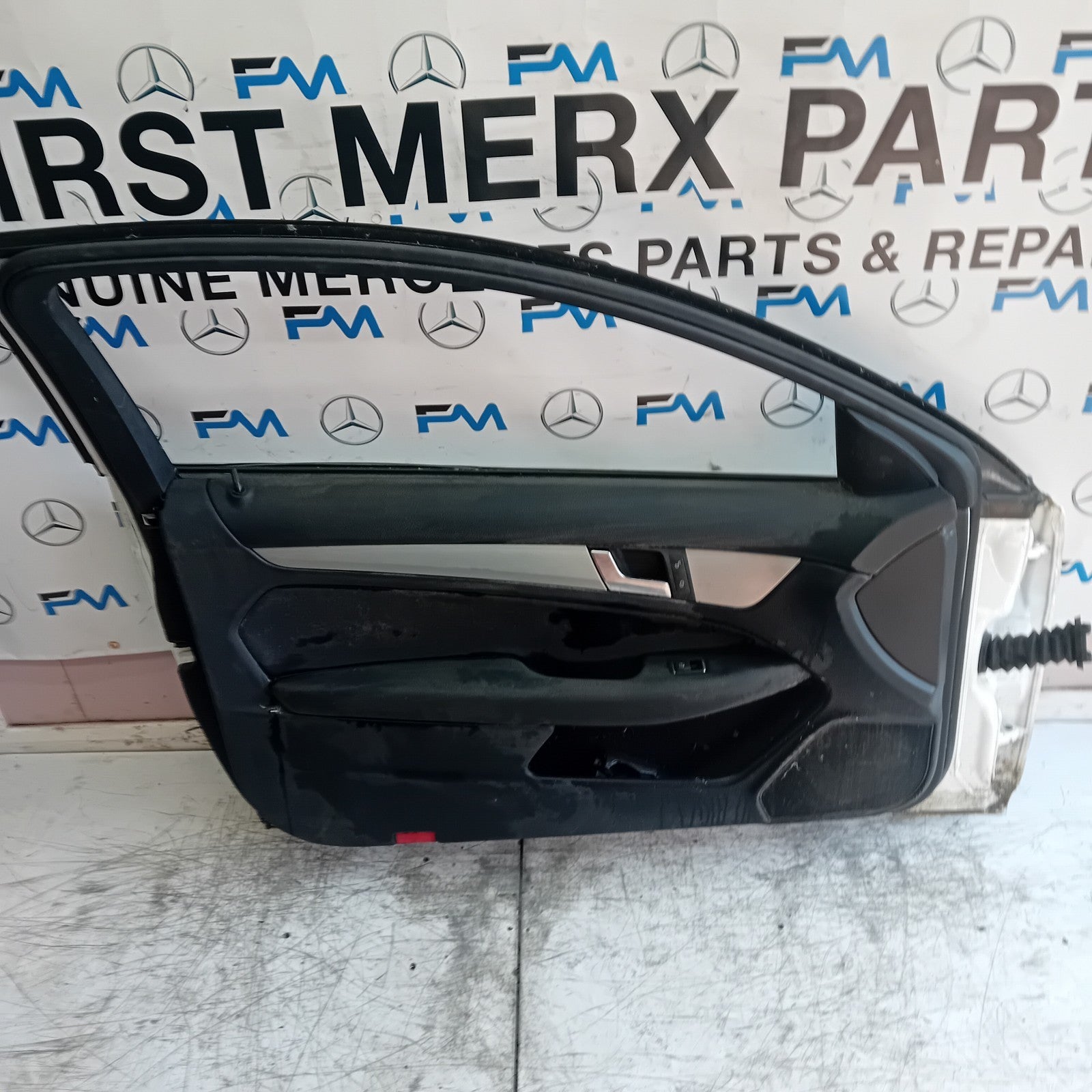 MERCEDES C-CLASS W204 PASSENGER FRONT DOOR NSF 2013 WHITE COMPLETE FMD505