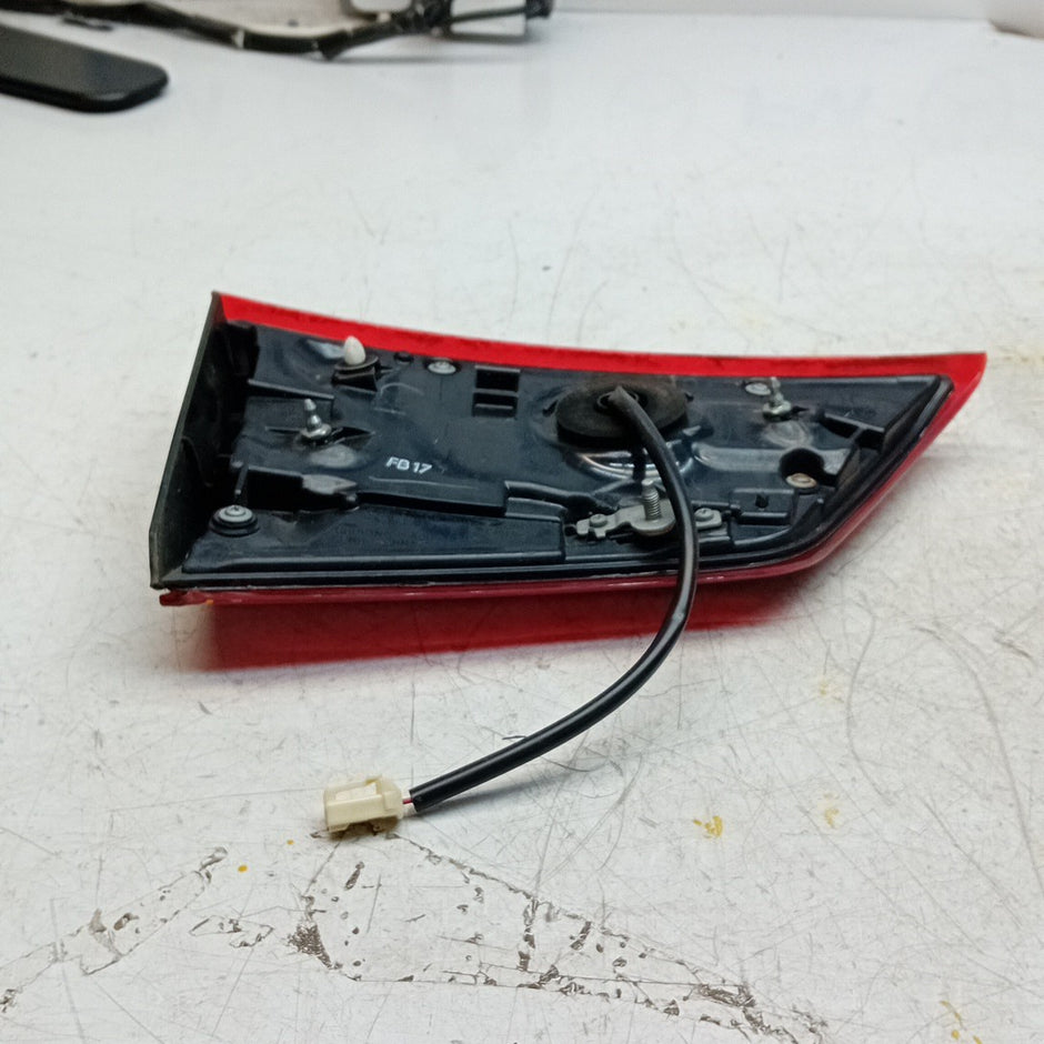 MITSUBISHI OUTLANDER MK3 DRIVER SIDE RIGHT REAR INNER TAIL LIGHT 2013 FMT299