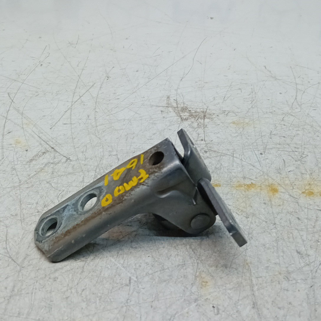 MITSUBISHI OUTLANDER MK3  FRONT DOOR HINGE PANEL E1 A046834 FM001641