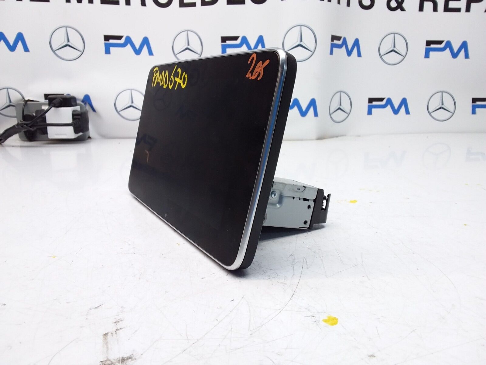 MERCEDES C-CLASS W205 2017 SAT NAV MULTIMEDIA SCREEN A2059002211 FM00670