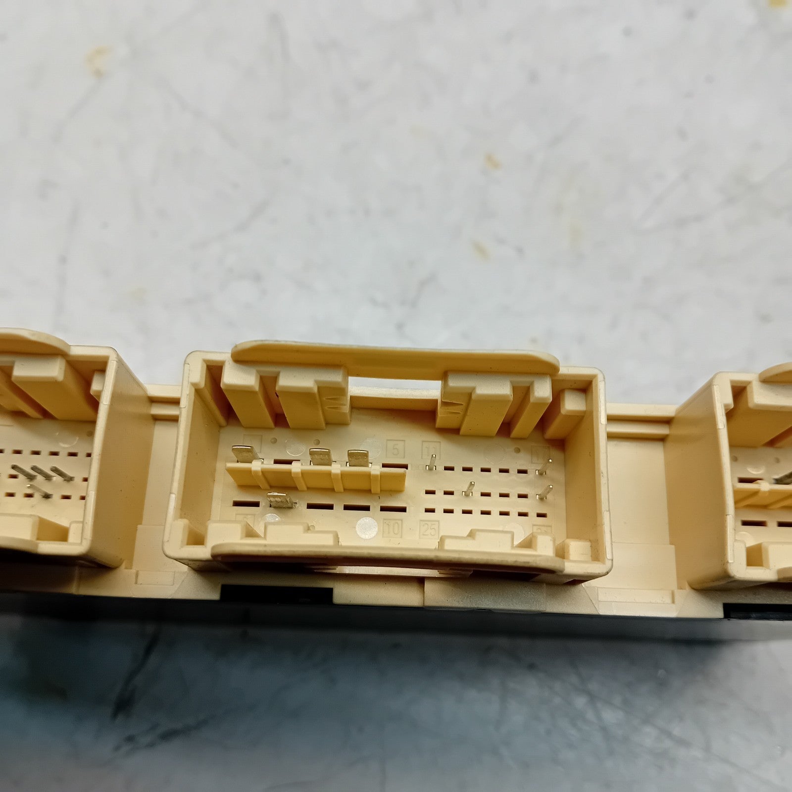 MERCEDES C-CLASS W205 FRONT LEFT SEAT CONTROL MODULE A2479003814 FM001195