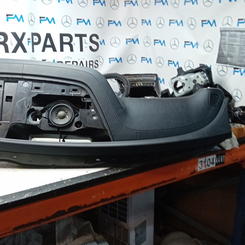 MERCEDES E-CLASS W213 DASHBOARD ASSEMBLY BLACK 2016 ON + 2 AIR VENT FM001300