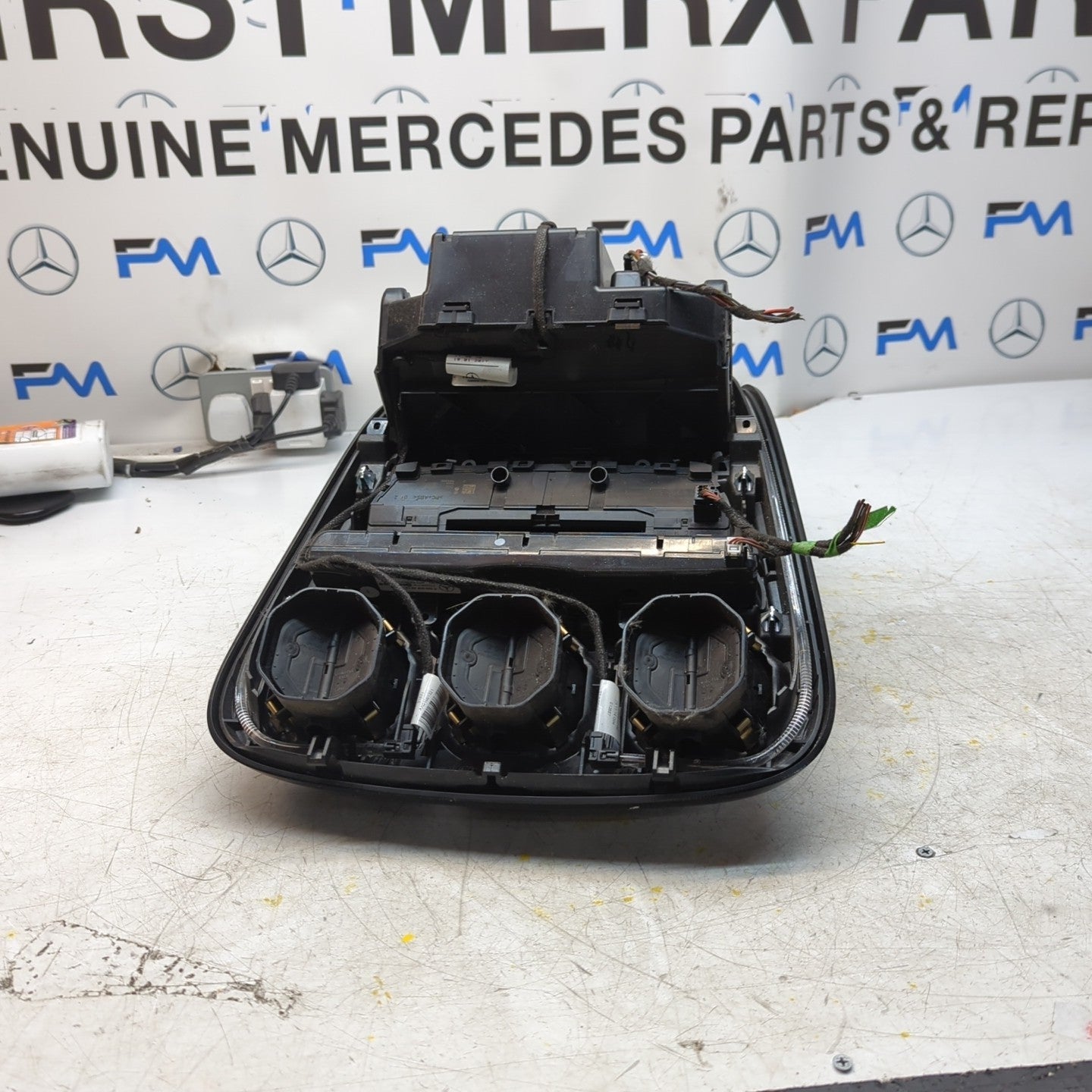  MERCEDES E-CLASS W205 CENTRE CONSOLE + 3 AIR VENT A2054402324 FM001405