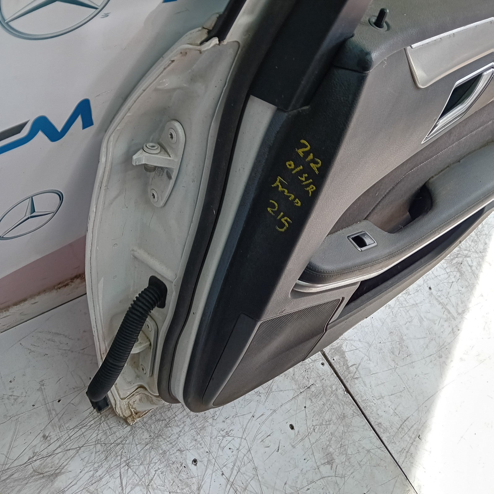 MERCEDES BENZ E-CLASS W212 DRIVER REAR DOOR OSR WHITE 2009-16 COMPLETE FMD215