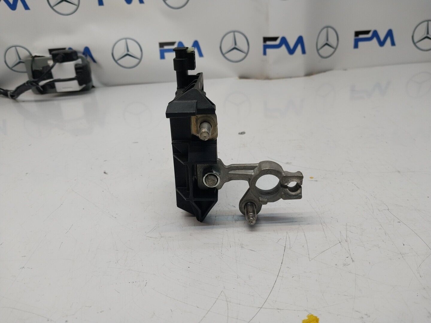 Mercedes W213 W205 W218 W238 W253 Negative Battery Tray Clamp A0009061505FM00250