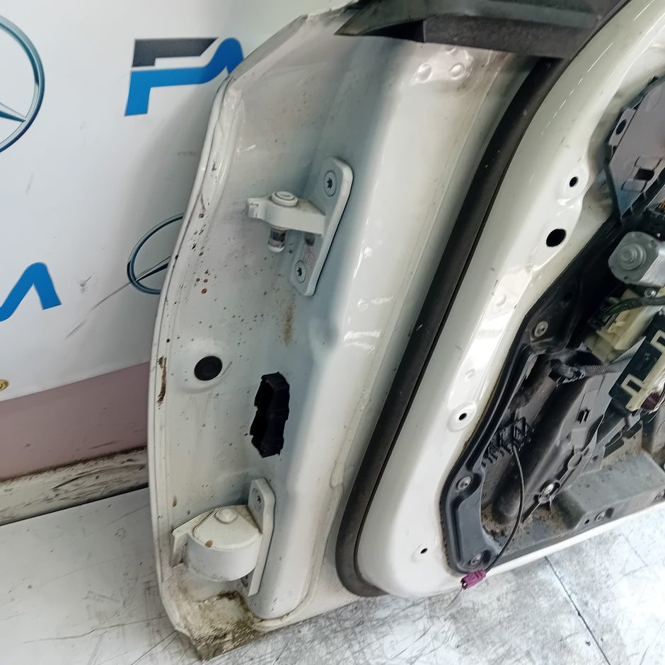 MERCEDES BENZ C-CLASS W205 DRIVER FRONT DOOR OSF 2014 WHITE  FMD507