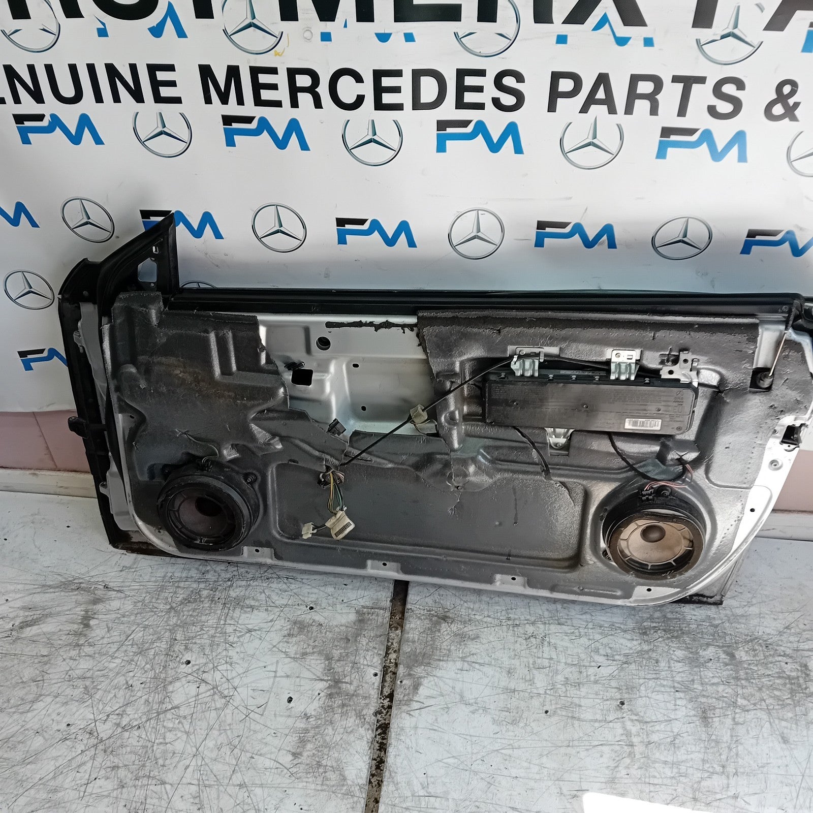 MERCEDES BENZ CLK C209 CP DRIVER FRONT DOOR OSF 2002-09 SILVER COMPLETE FMD362