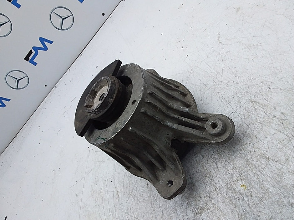 MERCEDES BENZ  E-CLASS  W213  ENGINE MOUNT LEFT NS A2132400500 FMR355