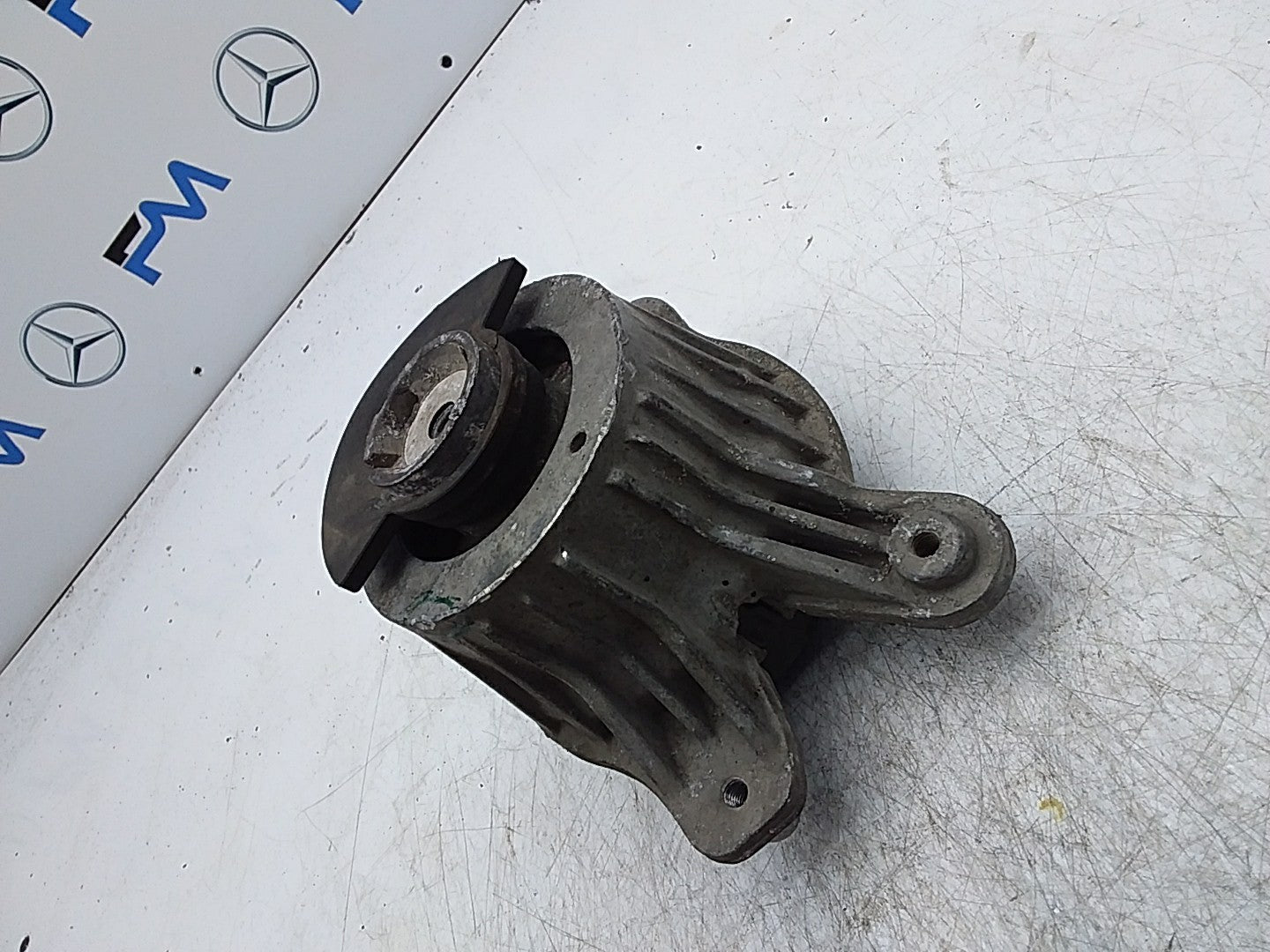 MERCEDES BENZ  E-CLASS  W213  ENGINE MOUNT LEFT NS A2132400500 FMR355