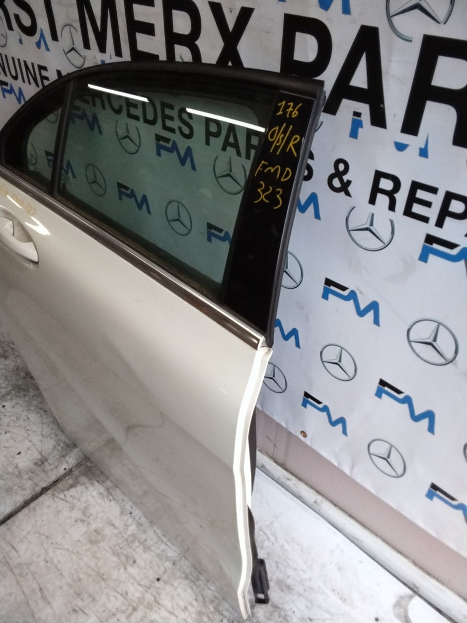 MERCEDES C-CLASS W176 DRIVER REAR DOOR OSR WHITE 2012-18 COMPLETE FMD323