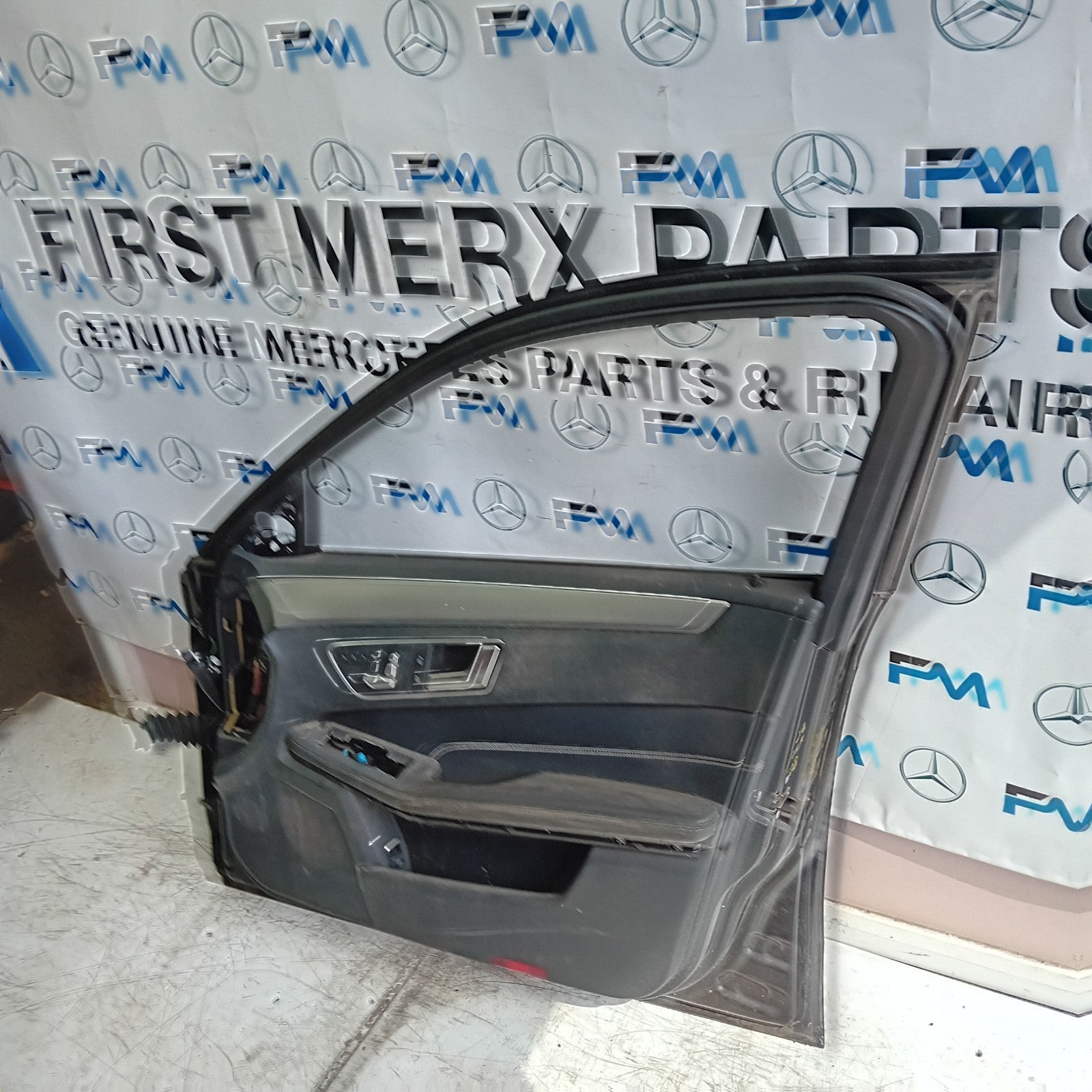MERCEDES BENZ E-CLASS W212 DRIVER FRONT DOOR OSF BLACK 2009-16 COMPLETE FMD226