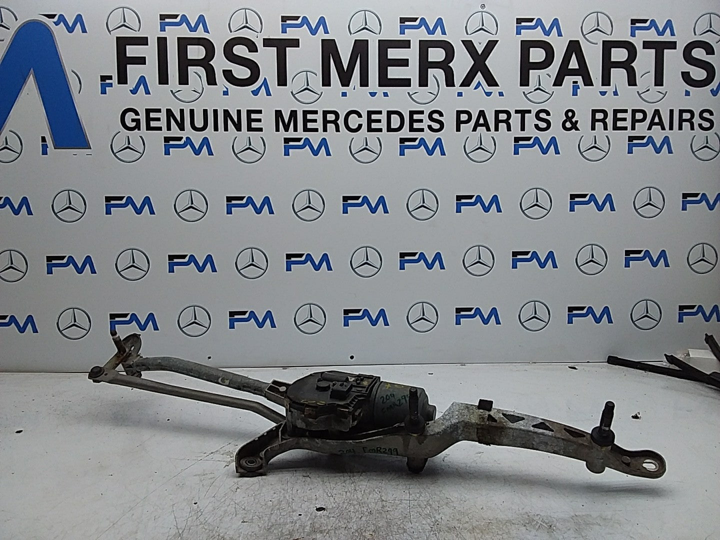 MERCEDES C-CLS W204 WIND SCREEN WIPER LINKAGE AND MOTOR A2048201140 FMR299