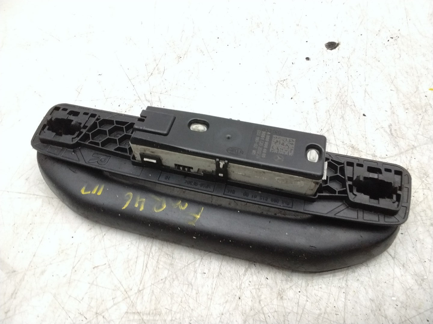  MERCEDES CLA W117 REAR RIGHT GRAB HANDLE AND LIGHT A0009064805 FMR46