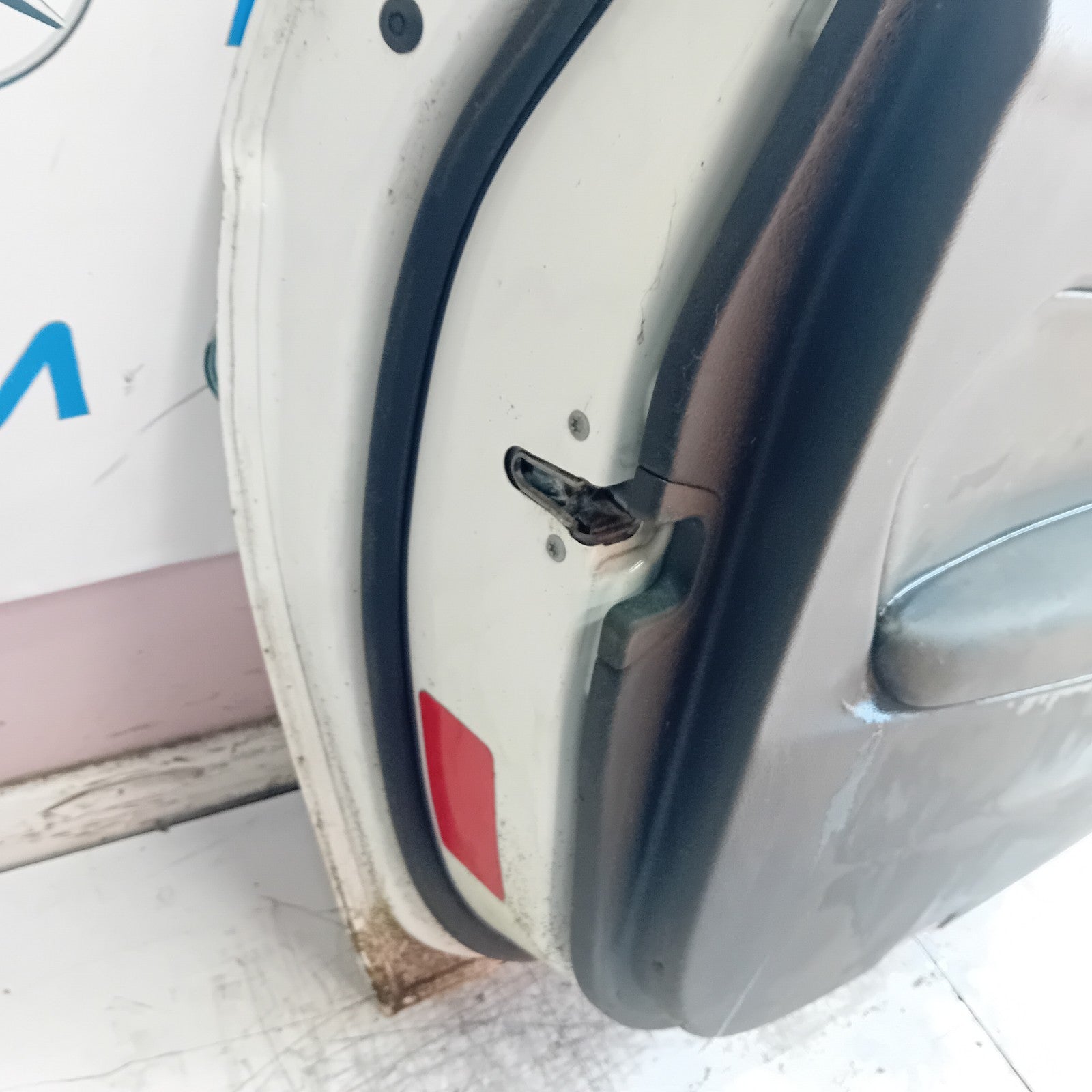 MERCEDES C-CLASS W204 PASSENGER FRONT DOOR NSF 2013 WHITE COMPLETE FMD505
