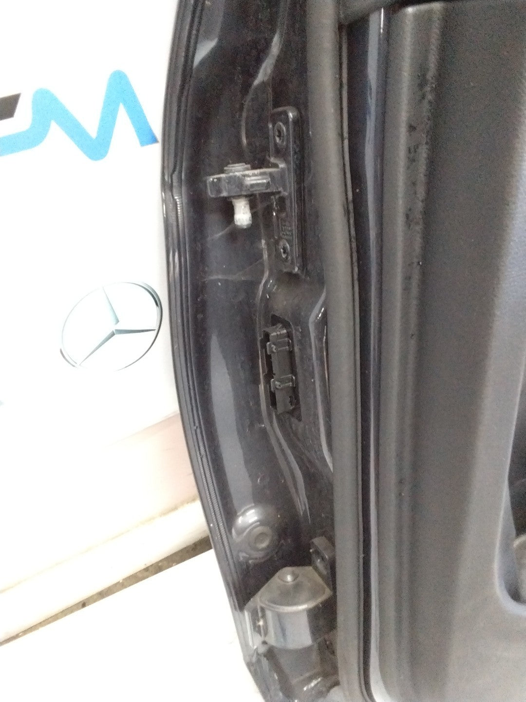 MERCEDES BENZ  C-CLASS W2O5 DRIVER SIDE REAR DOOR O/S/R COMPLETE GREY FMD106