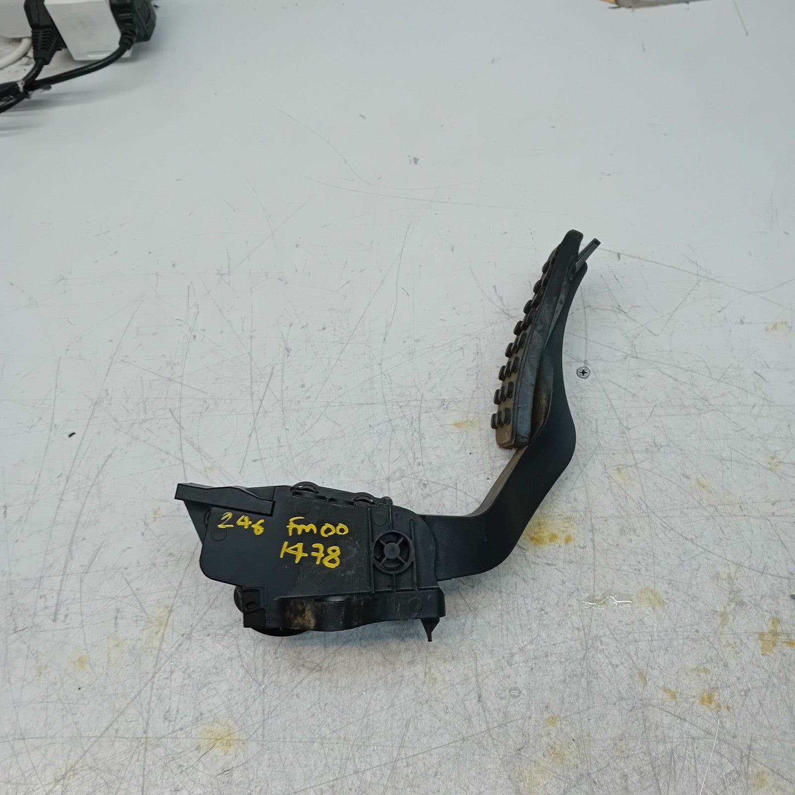 MERCEDES BENZ  B-CLASS W246 THROTTLE ACCELERATOR A2463001904 2015  FM001478