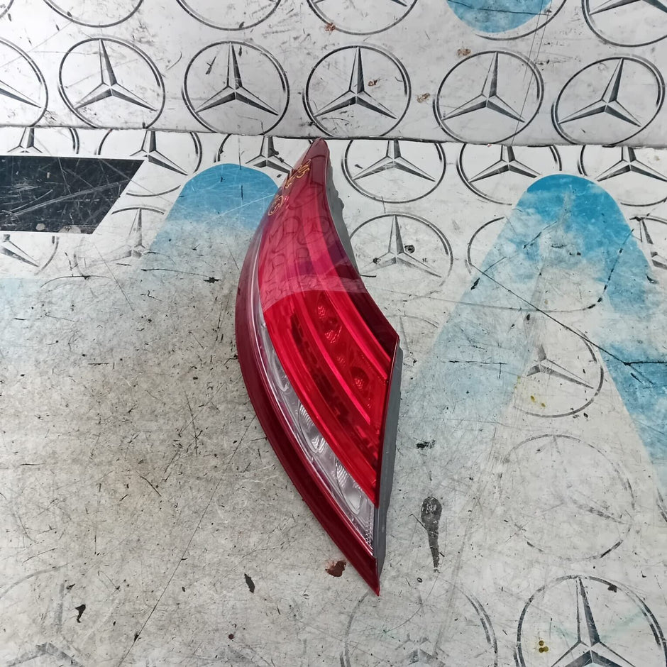 MERCEDES BENZ C-CLASS COUPE W205 PASSENGER SIDE REAR TAIL LIGHT A2059066300