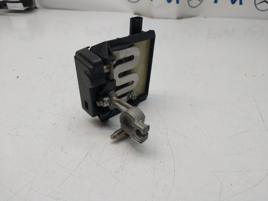 Mercedes W213 W205 W218 W238 W253 Negative Battery Tray Clamp A0009061505FM00252