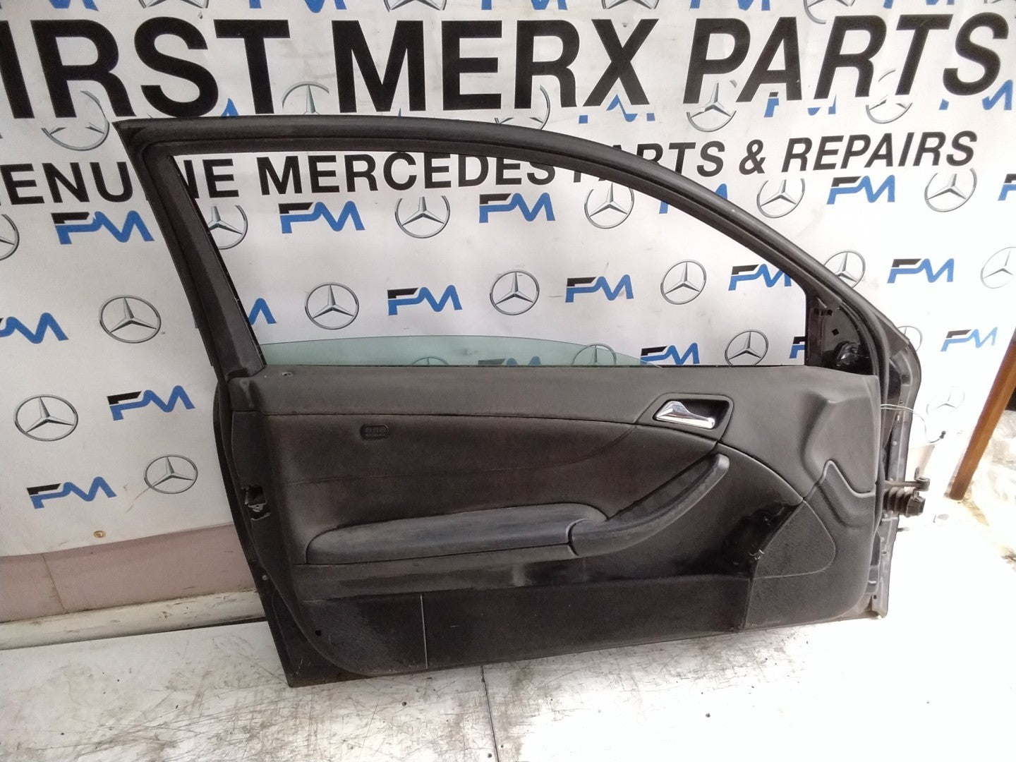 MERCEDES C-CLASS W203  PASSENGER FRONT DOOR NSF BLACK 2001-2004 COMPLETE FMD306