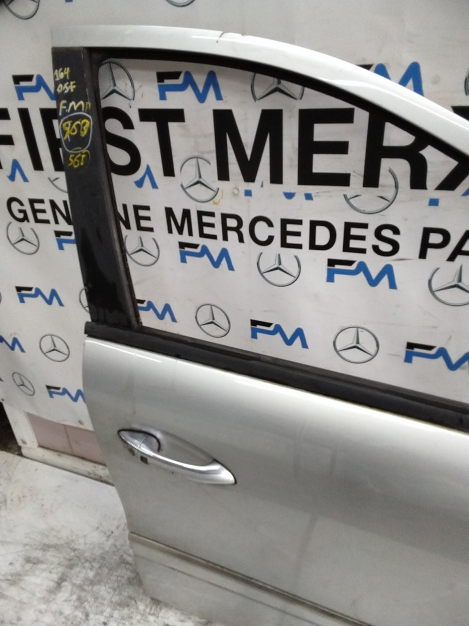MERCEDES M-CLASS W164  DRIVER FRONT DOOR OSF SILVER 2005-11 FMD561