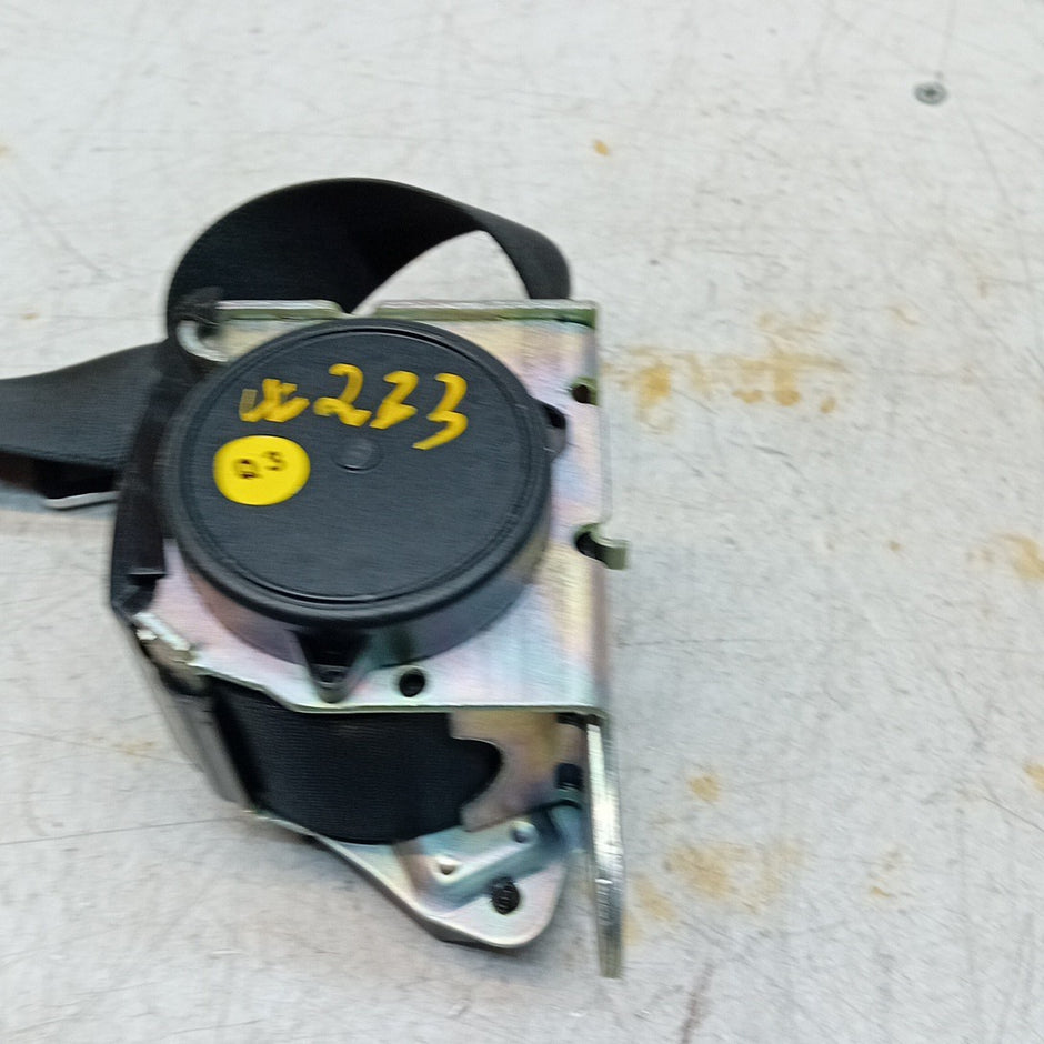MERCEDES BENZ E-CLASS W213 SEAT BELT REAR CENTRE A2138601385 BLACK FM001233