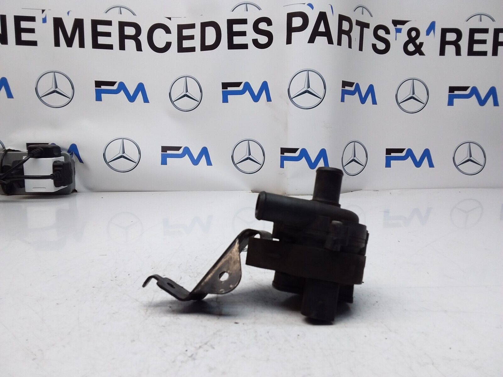 Mercedes E-CLASS W211 ELECTRIC COOLANT WATER PUMP A2118350028 FM00609