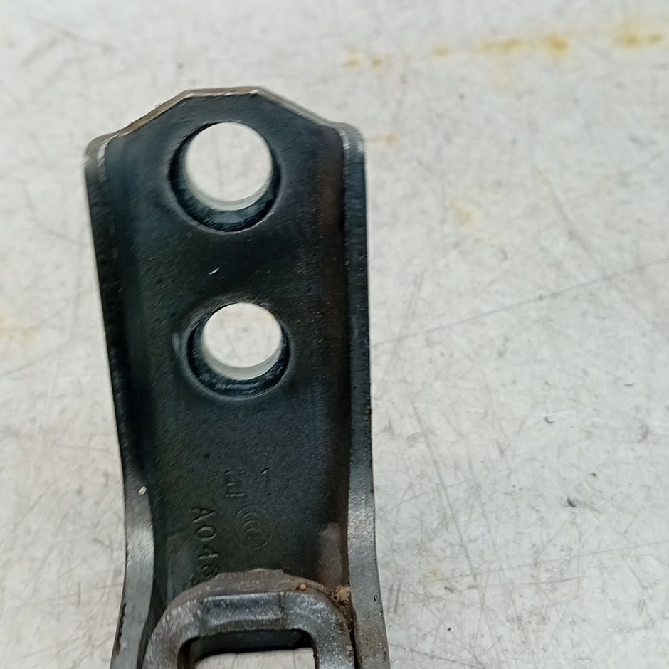 MITSUBISHI OUTLANDER MK3  FRONT DOOR HINGE PANEL E1 A046834 FM001643