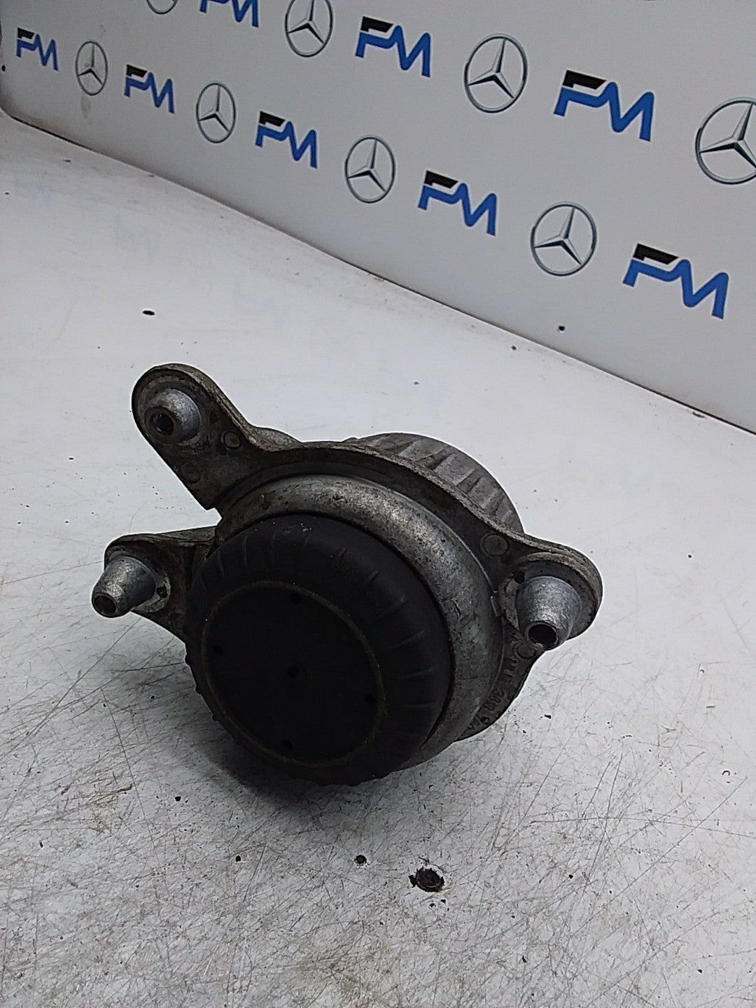 MERCEDES BENZ  E-CLASS  W213  ENGINE MOUNT LEFT NS A2132400500 FMR343