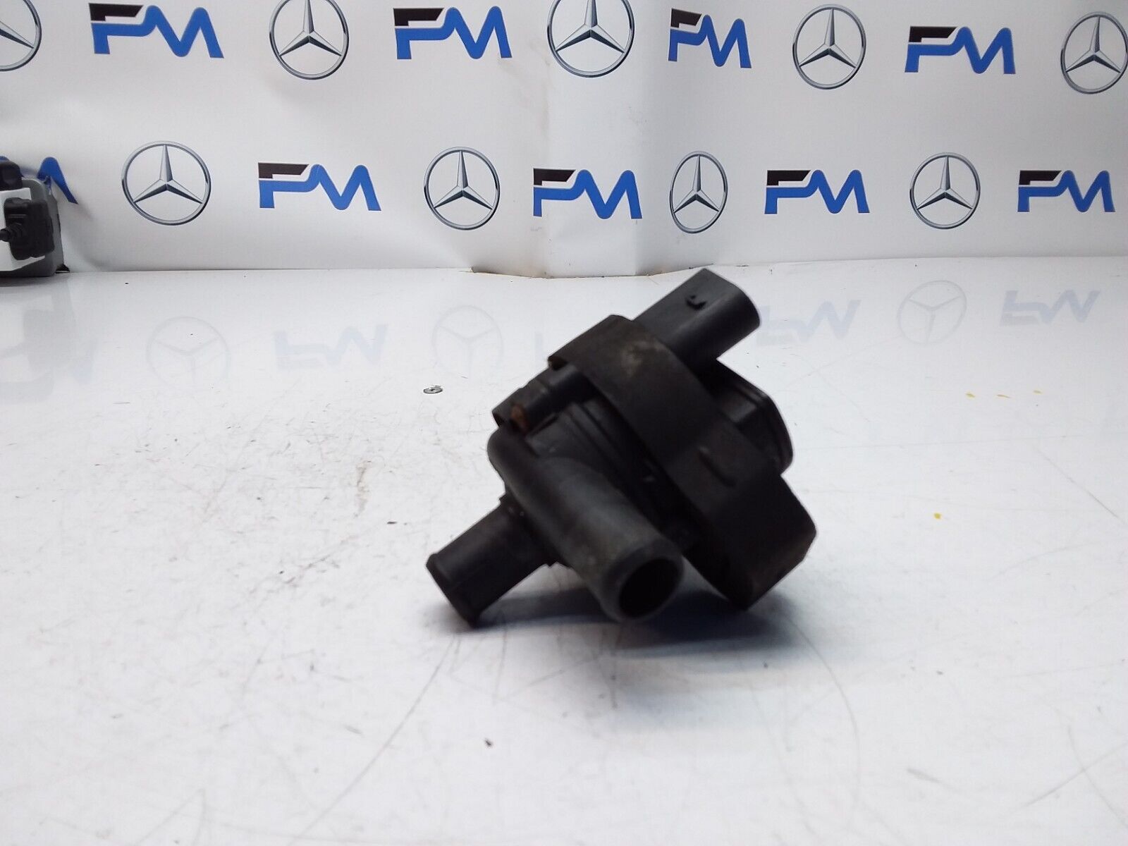 Mercedes E-CLASS W211 ELECTRIC COOLANT WATER PUMP A2118350028 FM00604