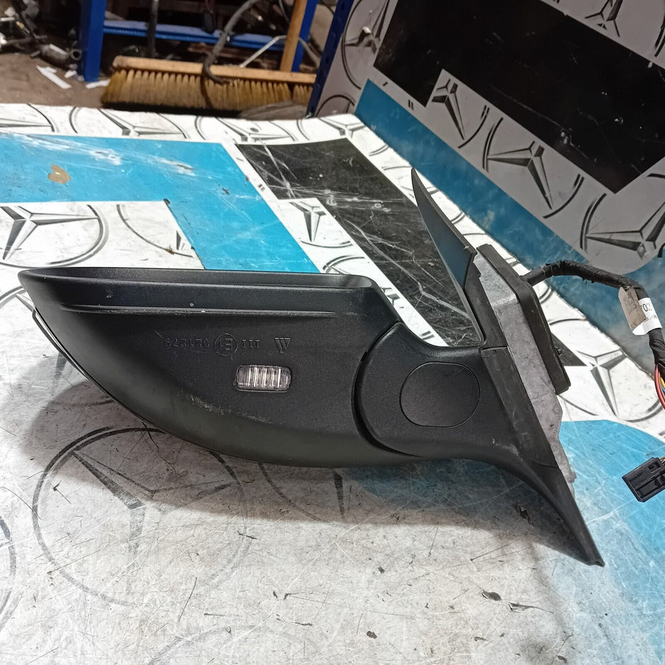 MERCEDES BENZ C-CLASS W205 WING MIRROR PASSENGER SIDE FRONT IN BLACK A2058104702
