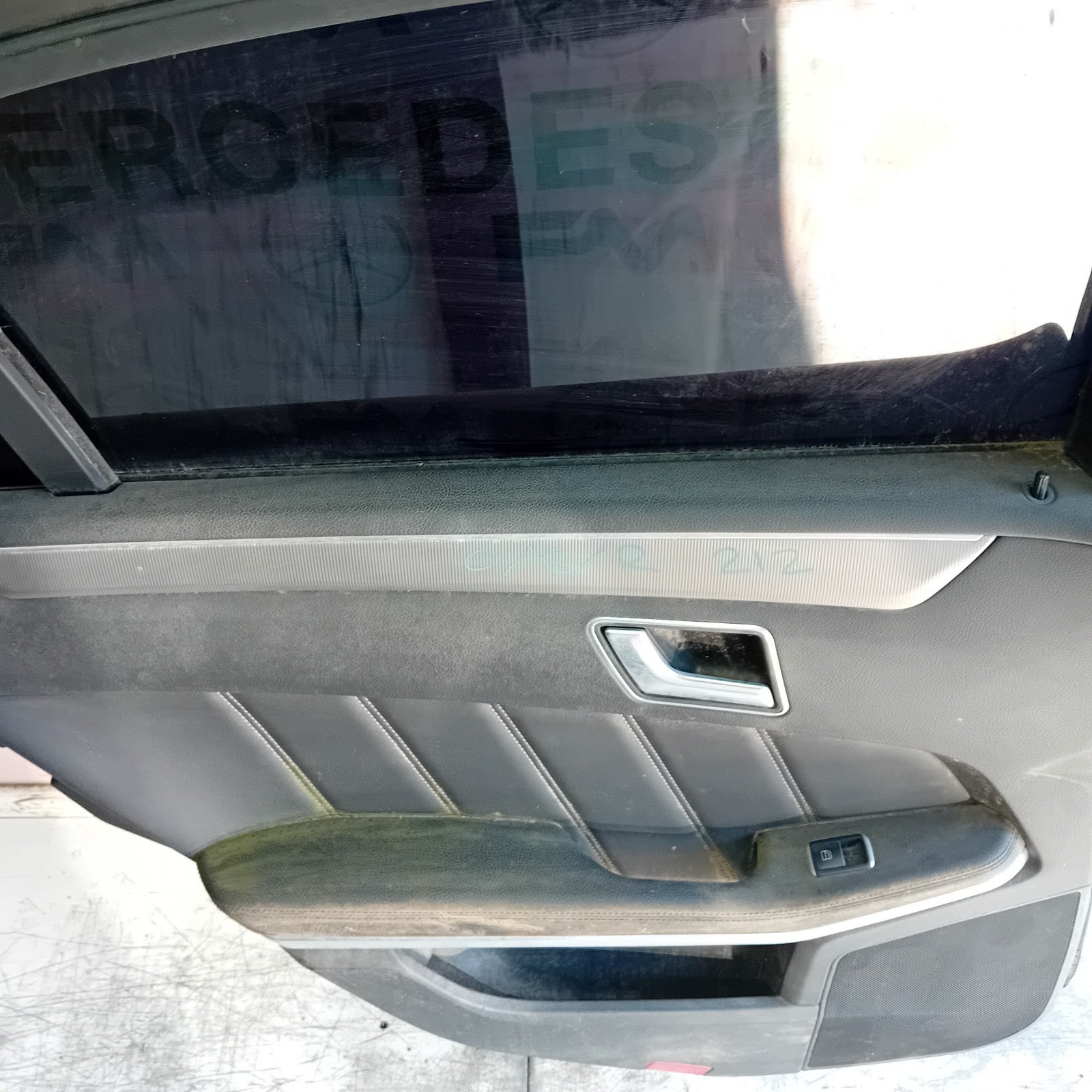 MERCEDES E-CLASS W212 SLN PASSENGER REAR DOOR NSR BLACK 2013 COMPLETE FMD480