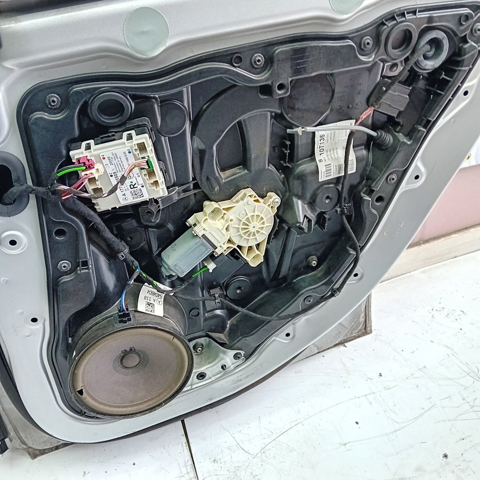 MERCEDES BENZ CLS W118 DRIVER REAR DOOR (OFF SIDE REAR) WHITE FMD25