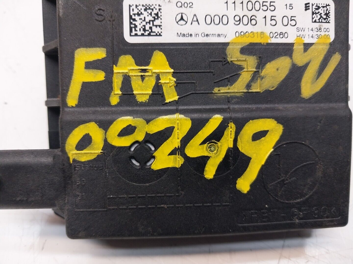 Mercedes W213 W205 W218 W238 W253 Negative Battery Tray Clamp A0009061505FM00249