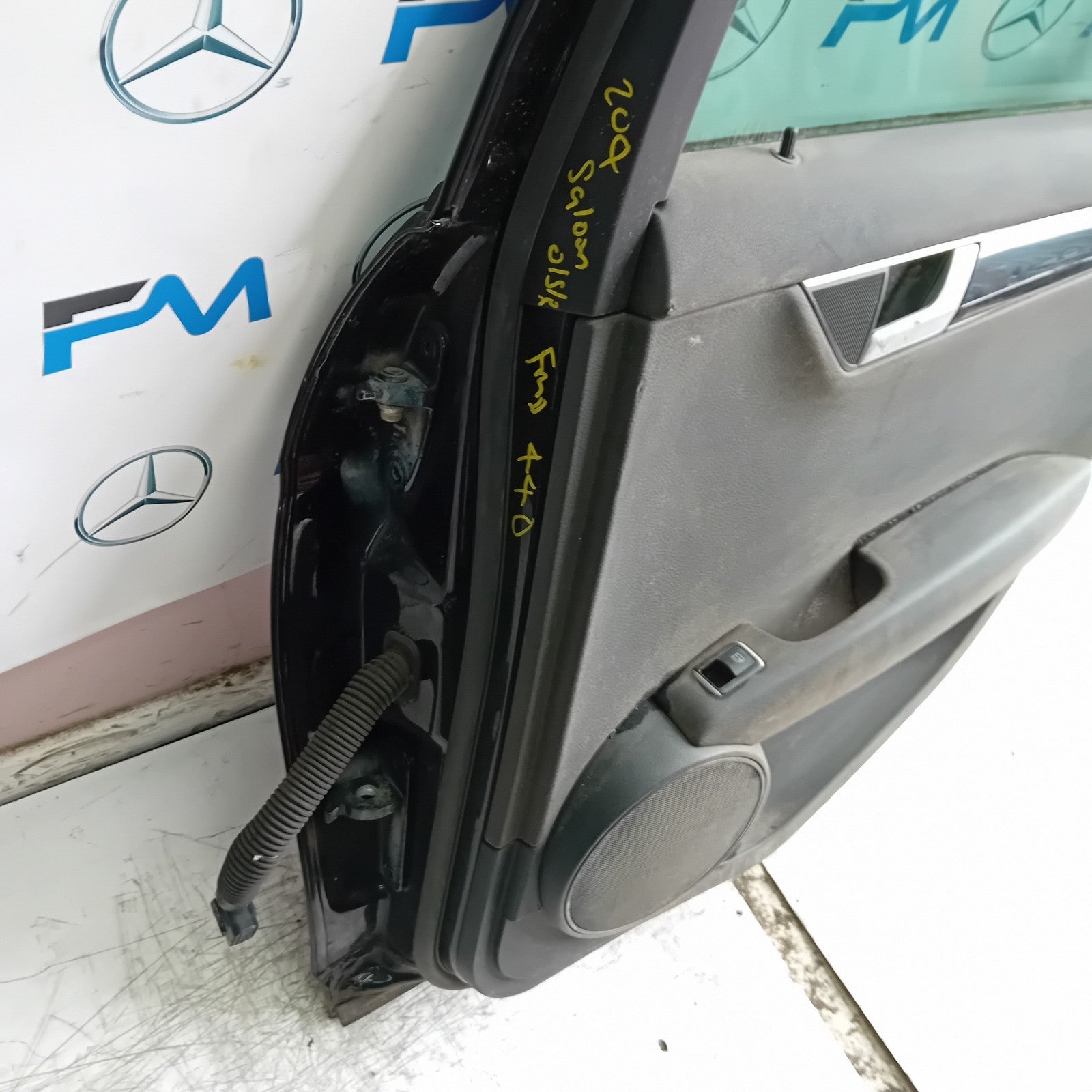 MERCEDES C-CLASS W204 SLN DRIVER REAR DOOR OSR BLACK 2009-2014 COMPLETE FMD440