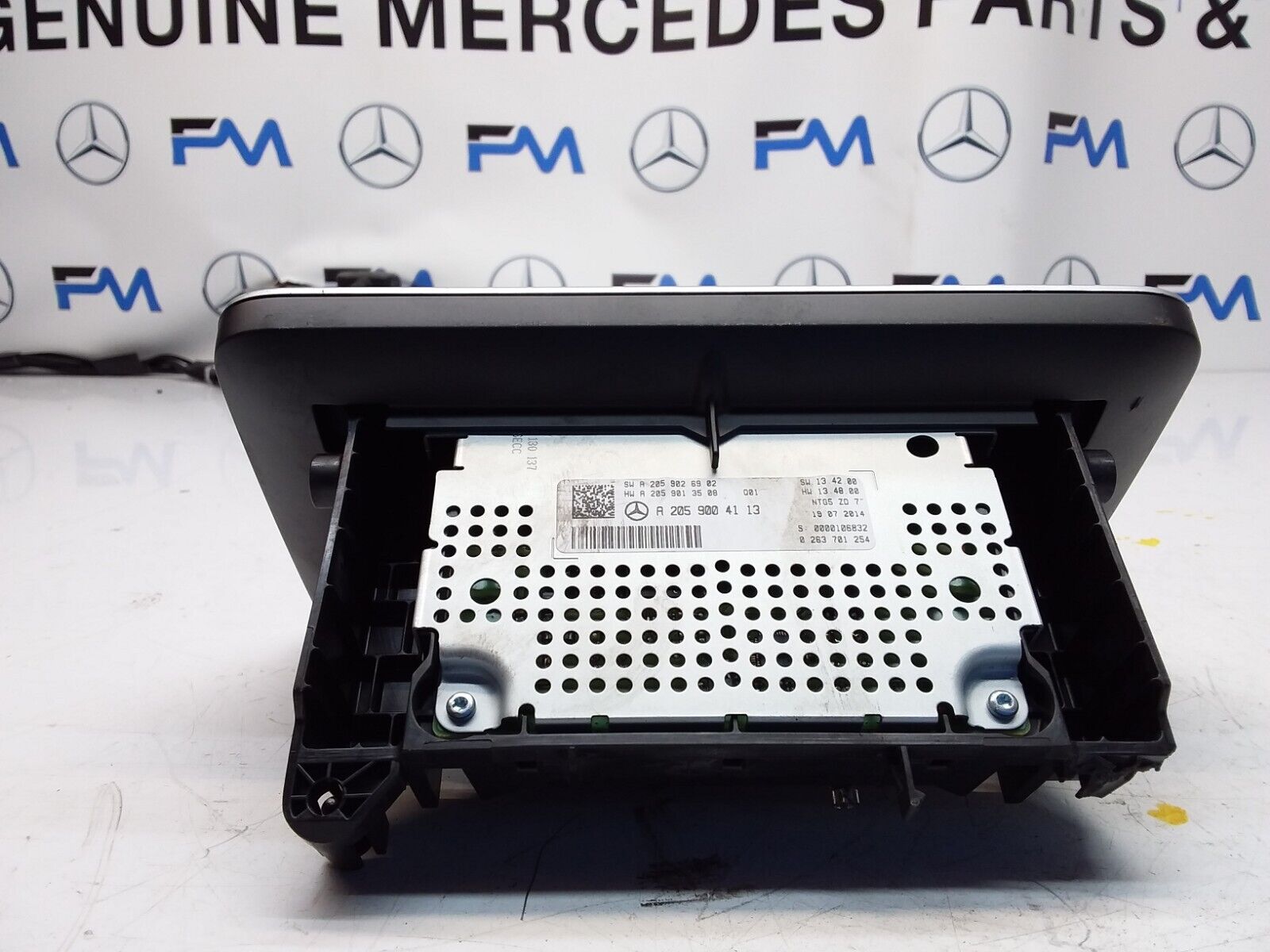 MERCEDES C-CLASS W205 2014 SAT NAV MULTIMEDIA SCREEN A2059004113 FM00677